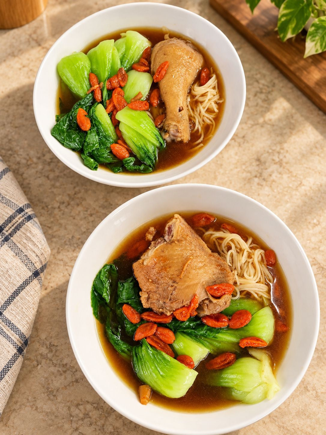 OKA-OKA 药膳鸡腿客家黄酒面线，两碗配青菜与枸杞